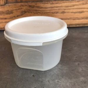 ❗️LAST CHANCE❗️White Modular Mates 1 Round Canister by Tupperware